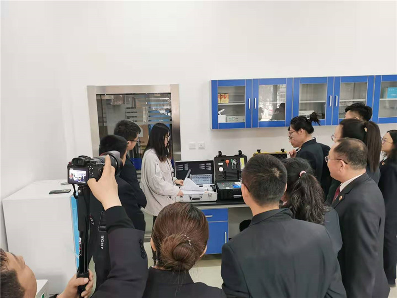 檢察機關(guān)采購?fù)寥乐亟饘贆z測儀器設(shè)備并進行培訓(xùn)